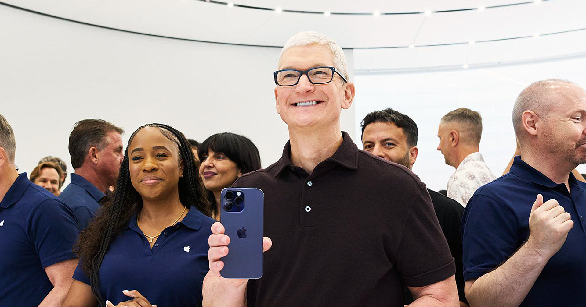 Tim Cook บอกกับผู้ถือหุ้น Apple จะบุกเบิก Generative AI ที่เป็นนวัตกรรมทั้งหมด