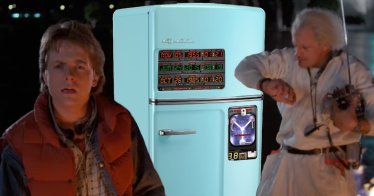 บทร่างแรกของ Back To The Future ใช้ตู้เย็นเป็นไทม์แมชชีน Steven Spielberg กลัวเด็กทำตาม เลยเปลี่ยนเป็นรถยนต์แทน