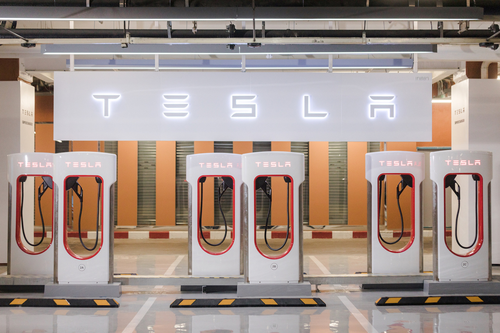 Tesla เปิดสถานี Supercharger แห่งแรก 9 ตู้ที่เซ็นทรัลเวิลด์