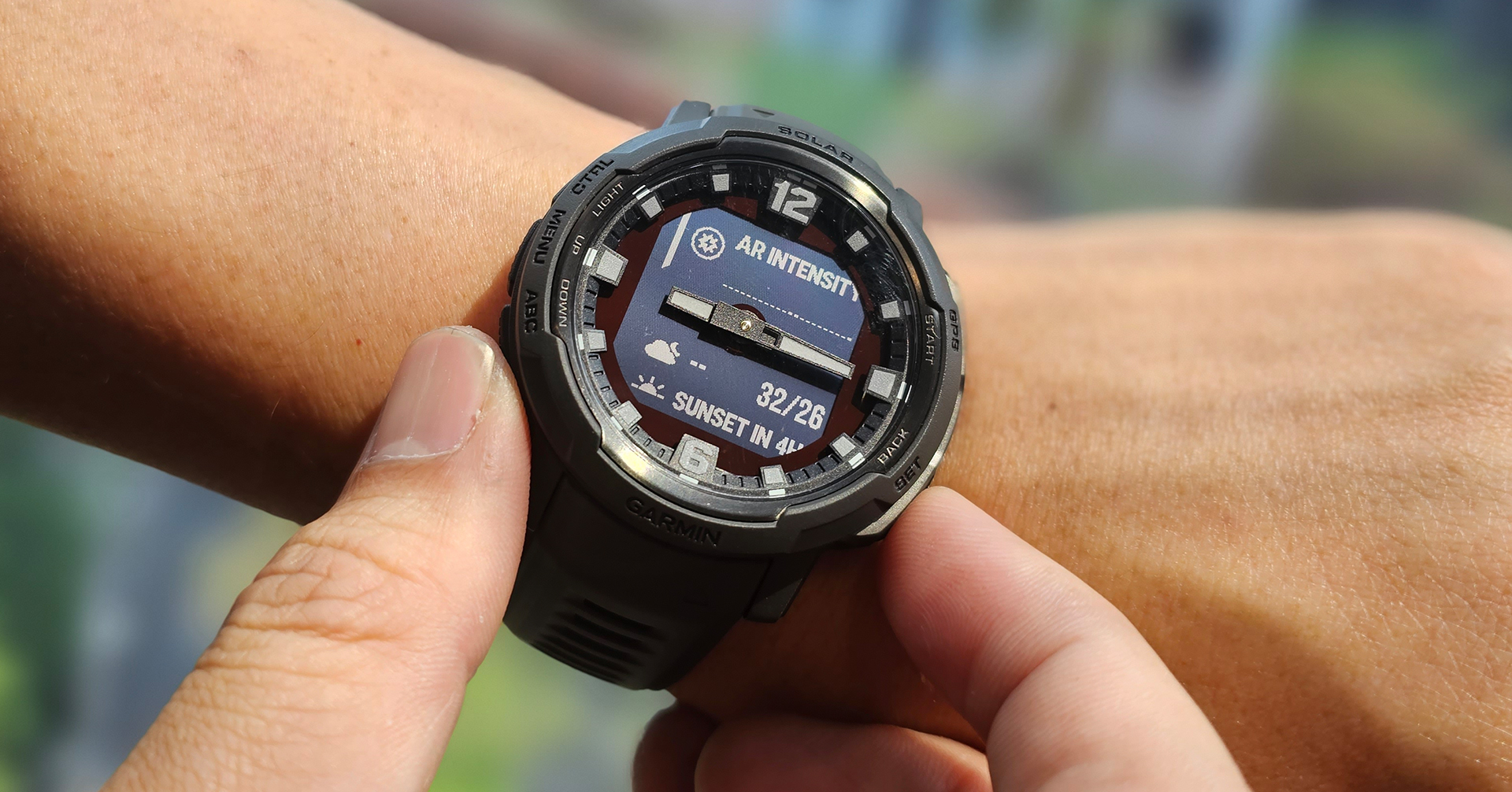 Garmin Instinct Crossover สมาร์ตวอชต์ไฮบริด ดูได้ทั้งเข็มและดิจิทัล