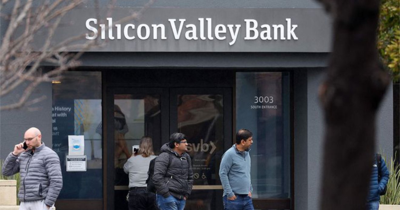 Employees-stand-outside-of-the-shuttered-Silicon-Valley-Bank