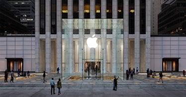 กลุ่มนักเขียนยื่นฟ้อง Apple กล่าวหาว่านำผลงานหนังสือมาใช้ฝึก AI โดยไม่ได้รับอนุญาต