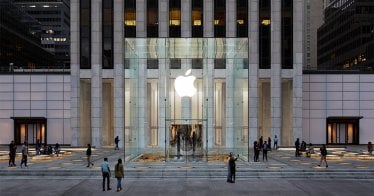 Apple กลายเป็นบริษัทแรกในตลาดหลักทรัพย์ที่มูลค่าทะลุ 100 ล้านล้านบาท