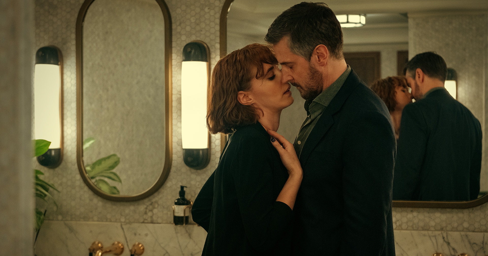 รีวิว] Obsession: โฉ่งฉ่างดุจละครหลังข่าว ฉาวอีโรติกแบบไปไม่ถึงจุดสุดยอด -  BT beartai