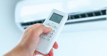air-conditioner-temperature-adjustment-with-remote-controller