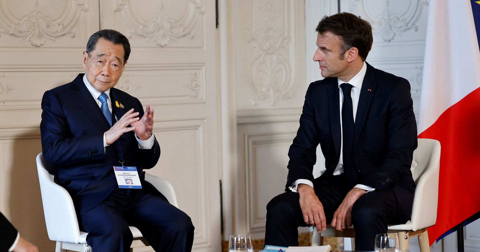 ผู้นำฝรั่งเศสพบปะนักลงทุนในงาน Choose France Summit 2023