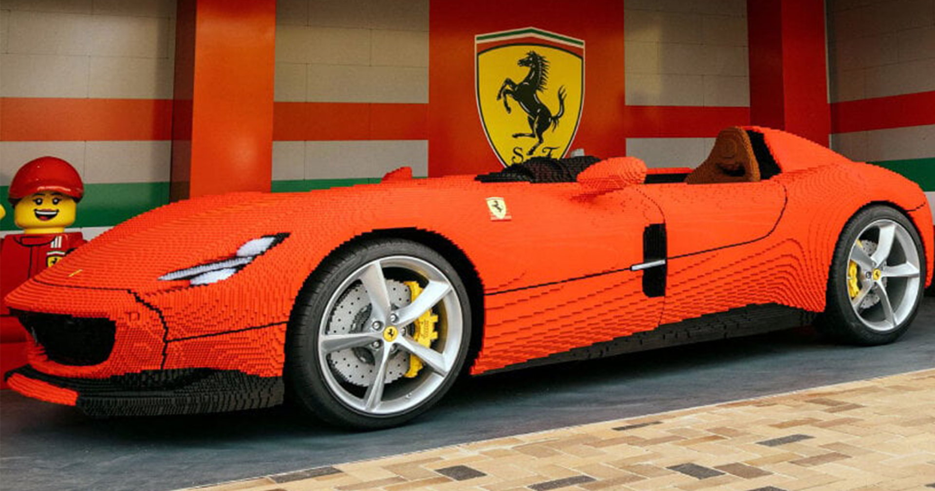 เป็นเจ้าของซูเปอร์คาร์ Ferrari (ที่ขับขี่ไม่ได้) ด้วย LEGO กว่า 383,610 ชิ้น