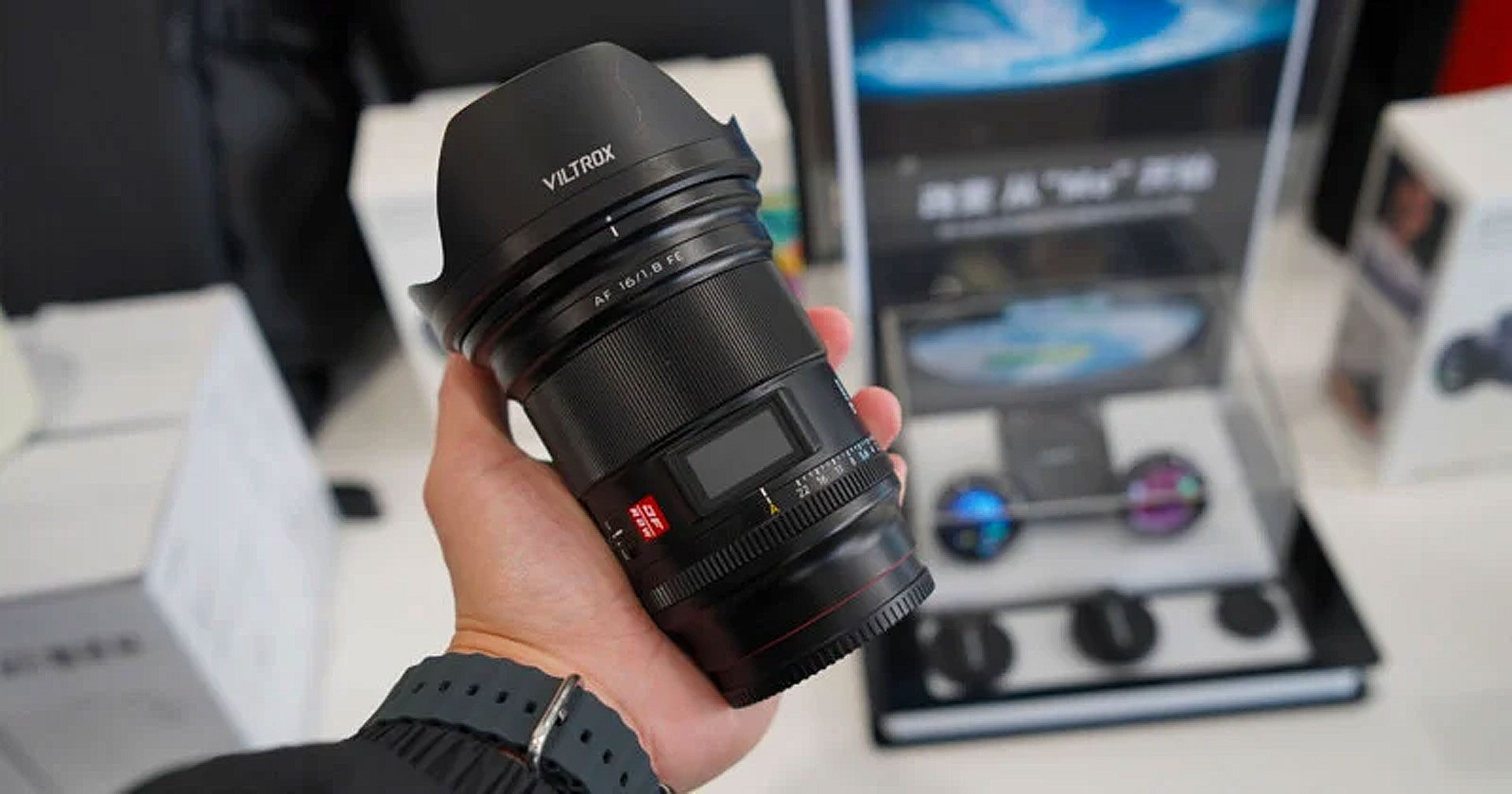 เปิดตัว Viltrox AF 16mm F1.8 FE เลนส์ Ultra-Wide เมาท์ Sony E ที่มาพร้อมจอ LCD บนกระบอกเลนส์ 