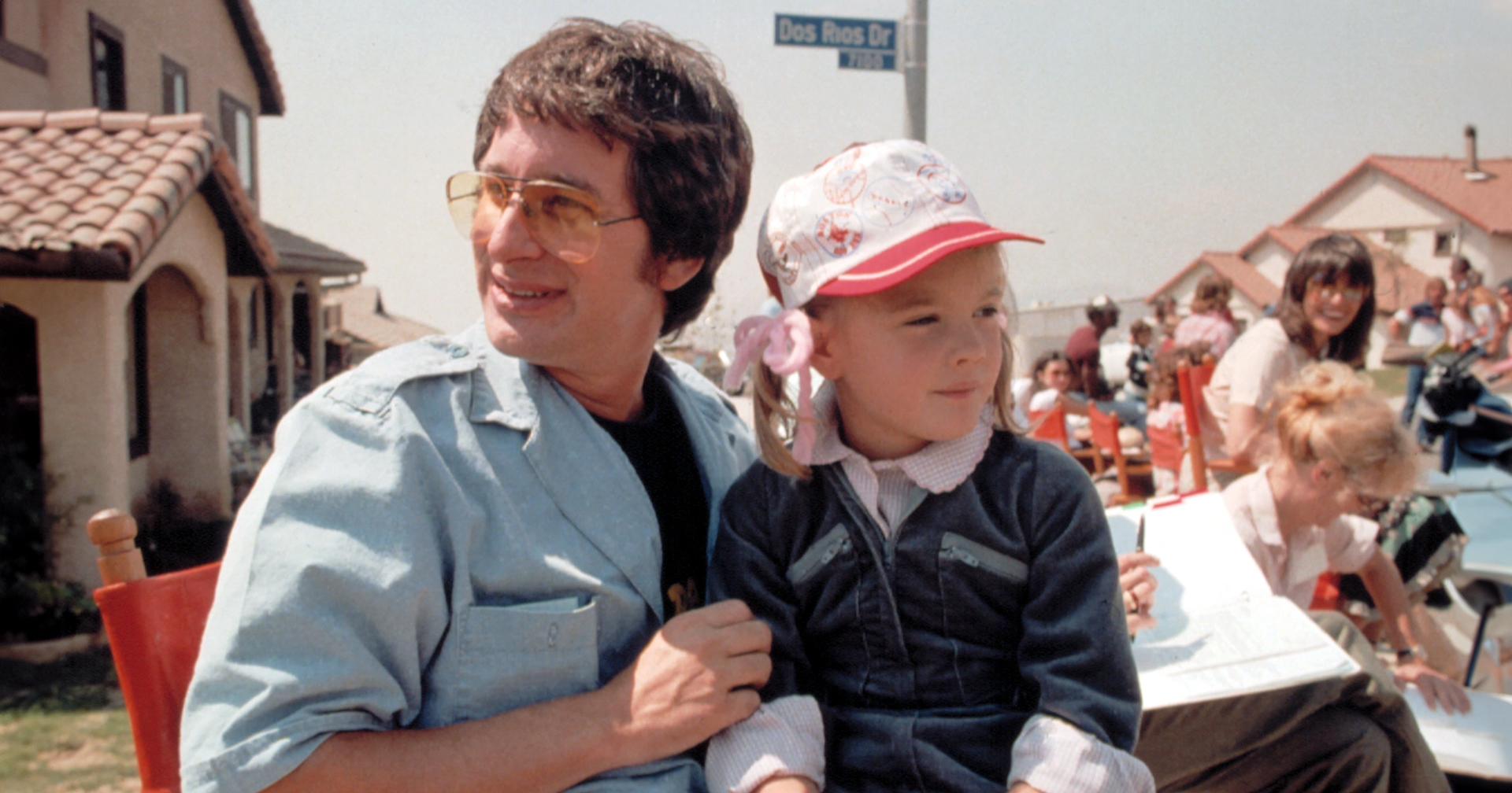 ‘เพราะผมไม่ใช่พ่อ’ Drew Barrymore เผย พ่อทูนหัว Steven Spielberg รู้สึกทำตัวไม่ถูกเมื่อเห็นตัวเธอเองถูกพรากชีวิตวัยเด็กไป
