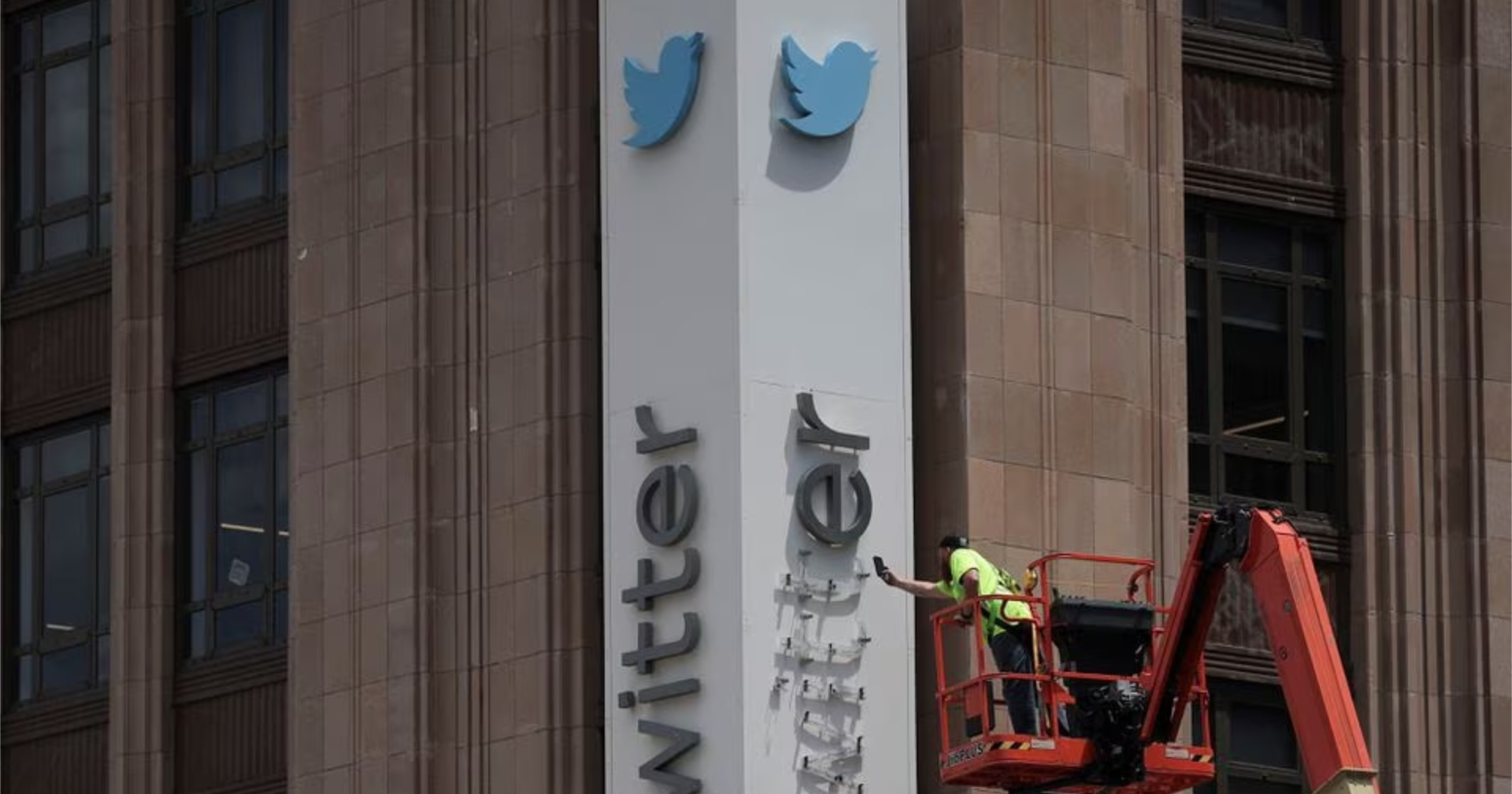 เมื่อ Twitter รีแบรนด์เป็น X อาจเป็นความผิดพลาดมูลค่าเกือบ 700,000 ล้านบาท