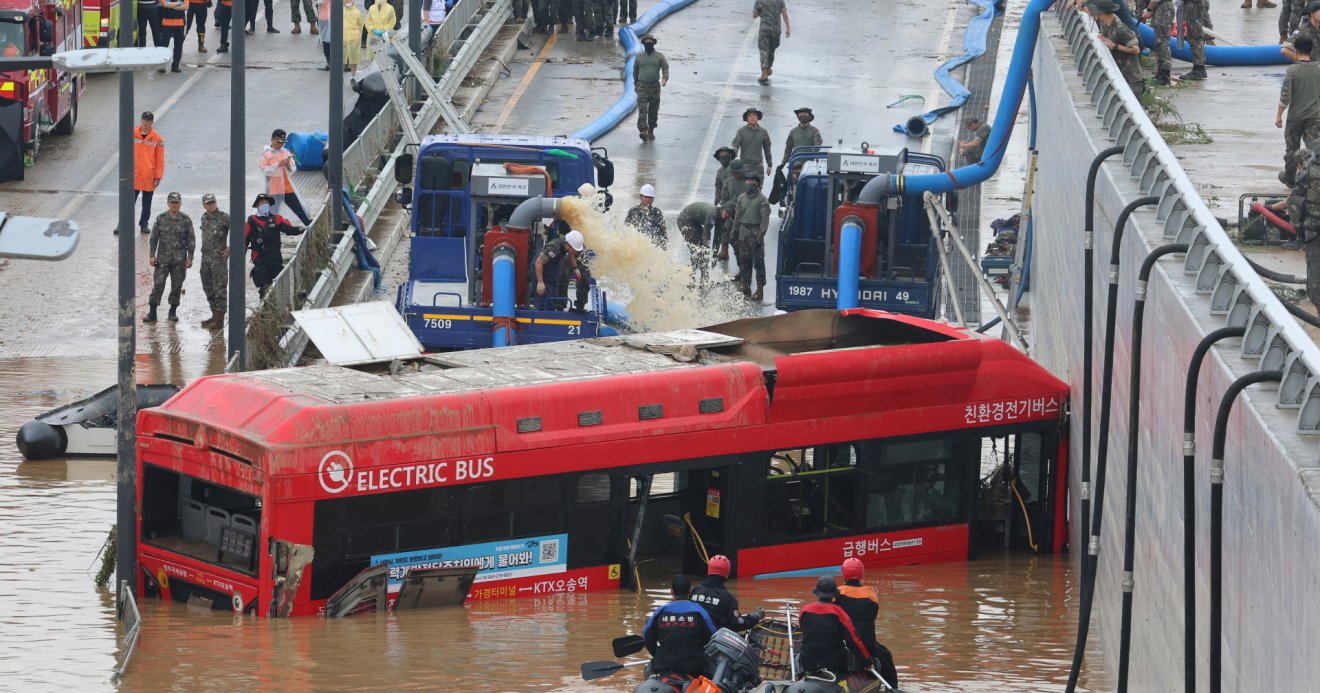น้ำท่วมเกาหลีใต้ยังวิกฤติ เร่งค้นหาผู้สูญหายจากใต้อุโมงค์ ยังประเมินความเสียหายไม่ได้   