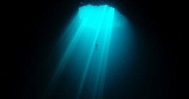 Blue Hole จุดดำน้ำที่อันตรายที่สุดในโลก คร่าชีวิตนักดำน้ำมาแล้วกว่า 100 ราย กลายเป็นสารคดีเรื่องเยี่ยมบน Netflix