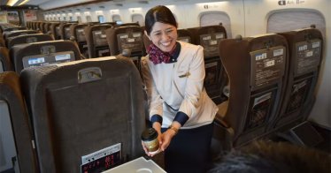 Tokyo-Osaka bullet train to end food cart sales in October