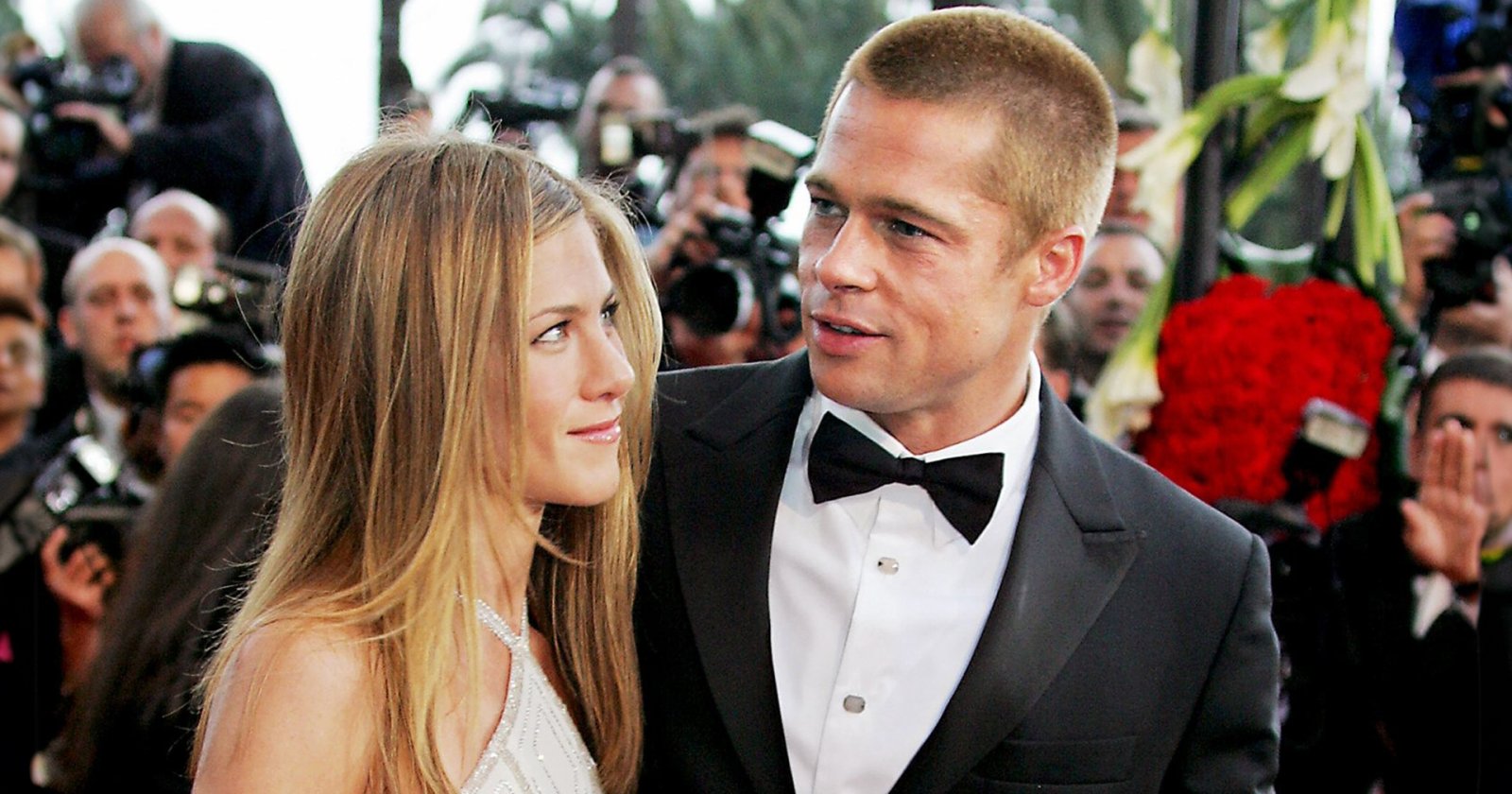 แขกขอเมาท์ งานแต่งงาน Brad Pitt และ Jennifer Aniston มีกำแพงคาเวียร์ให้แขกกินได้ไม่อั้น!