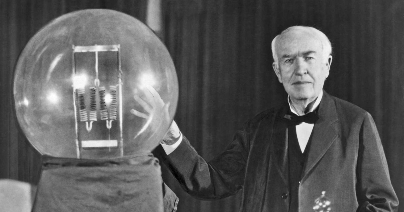 โทมัส อัลวา เอดิสัน ไม่ได้ประดิษฐ์หลอดไฟสำเร็จเป็นคนแรก แต่เป็นคนจดสิทธิบัตร