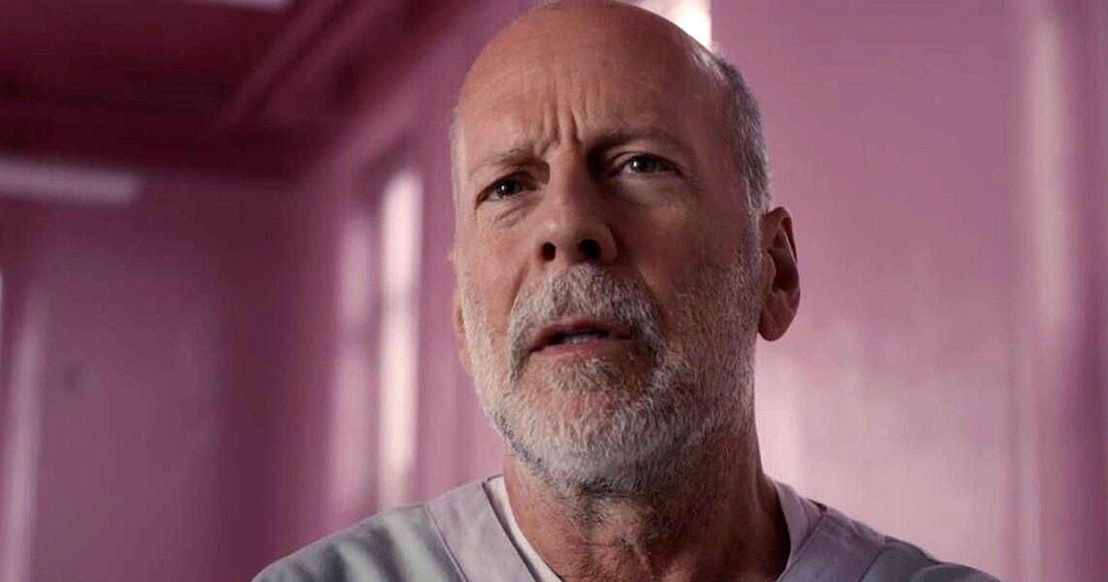 อัปเดตสุขภาพ Bruce Willis ล่าสุดหลังเกษียณไป 1 ปี ตอนนี้สูญเสียทักษะทางภาษาทั้งหมดแล้ว