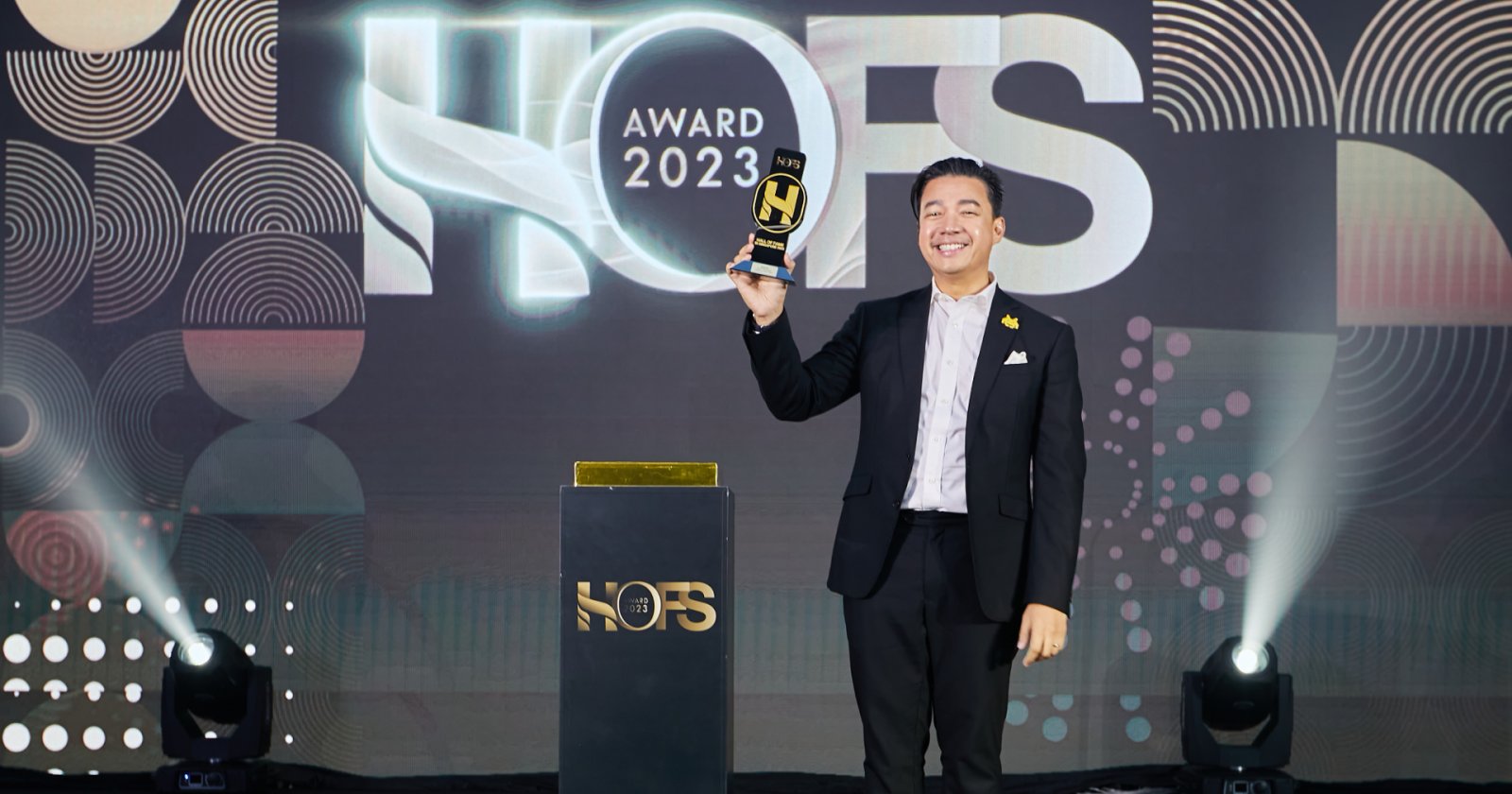 beartai รับรางวัลอินฟลูเอนเซอร์ยอดเยี่ยม HOFS AWARD 2023 จากประเทศสิงคโปร์