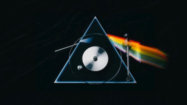เปิดตัว ‘เครื่องเล่นแผ่นเสียง Pink Floyd’ พร้อมกิมมิกแสงรุ้งตามอัลบั้ม ‘The Dark Side of the Moon’ ในตำนาน