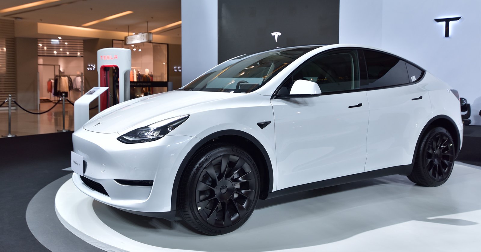 Tesla Model Y ลดราคา 260,000 บาท เพิ่มออปชันเบาะที่นั่งสีขาว เริ่มต้น 1.699 ล้านบาทเท่านั้น!