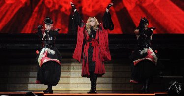 ‘ถึงจะมาช้า แต่ก็เลิกเร็วนะ’ แฟนเพลง Madonna พากันเดือดดาล จ่ายค่าตั๋ว 57,000 บาท แต่ได้ดูเพลงไม่ครบ