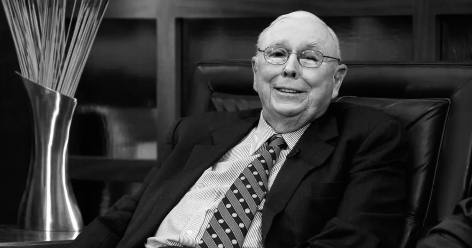 Charlie Munger รองประธาน Berkshire Hathaway นักลงทุนและเพื่อน Warren Buffett เสียชีวิตในวัย 99 ปี