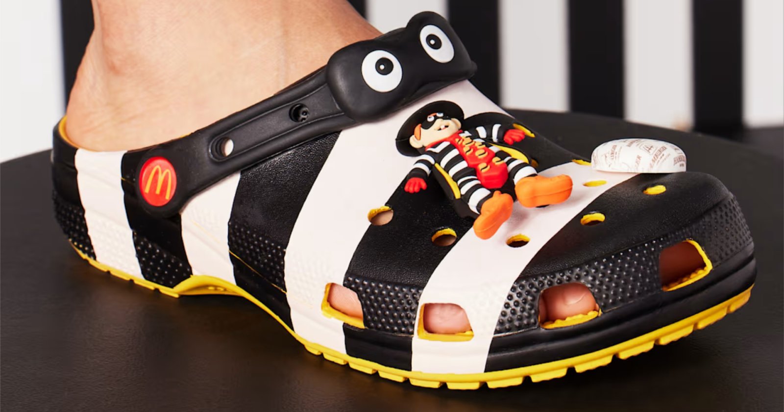 Crocs ออกคอลเล็กชันรองเท้าแตะที่ได้แรงบันดาลใจมาจาก McDonald’s