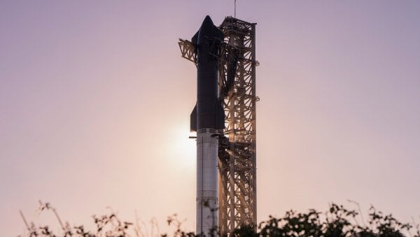 Elon Musk จะส่ง Starship พร้อมหุ่นยนต์ Optimus ไปดาวอังคารปลายปี 2026
