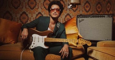 Fender ปล่อยกีตาร์รุ่นพิเศษของ Bruno Mars ราคาเปิดตัว 125,000 บาท