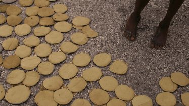 คุกกี้ดินของชาวเฮติ รสชาติแห่งความเหลื่อมล้ำ กับสารอาหารอันน้อยนิด