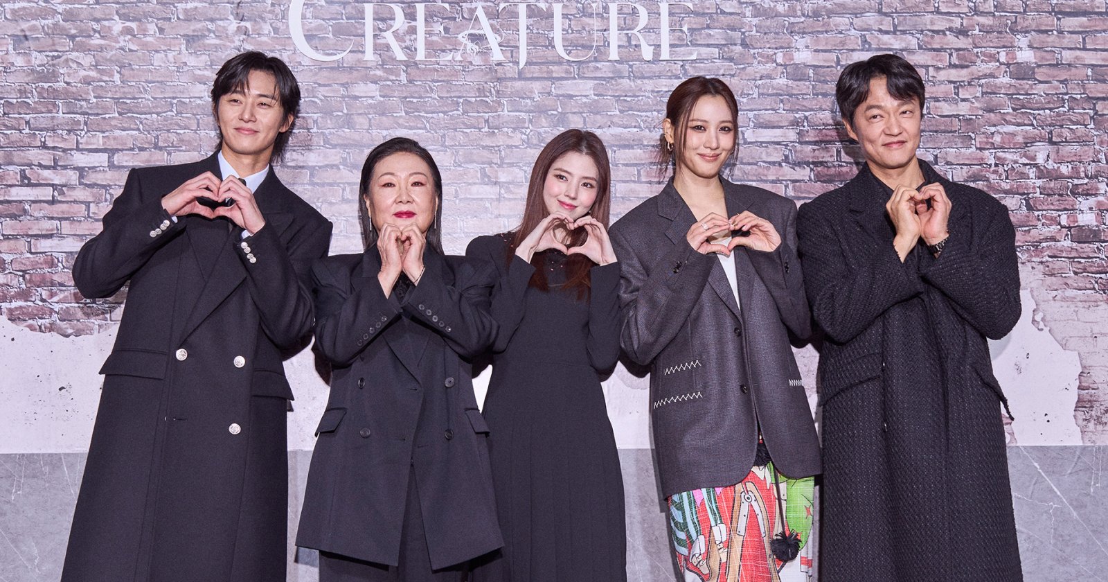 สัมภาษณ์ พัคซอจุน-ฮันโซฮี และทีมนักแสดงนำ จากซีรีส์ ‘Gyeongseong Creature’