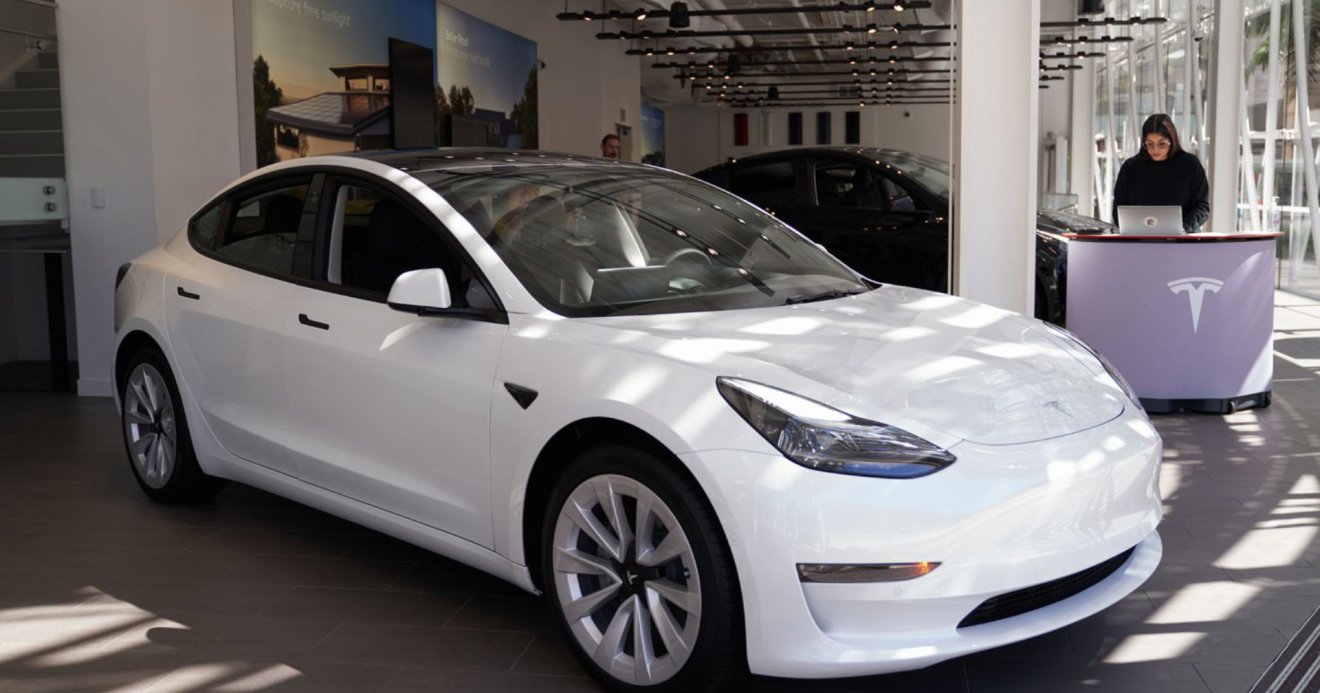 Tesla เรียกคืนรถยนต์ทุกรุ่นในสหรัฐฯ เกือบ 2 ล้านคัน หลังพบระบบ Autopilot มีปัญหา