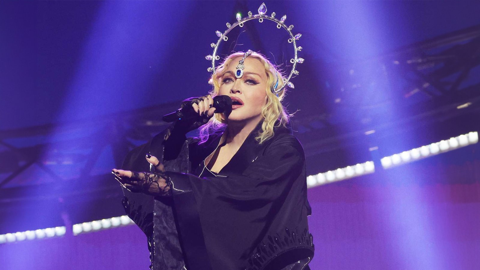 สายอีกแล้ววว 2 แฟนเพลงนิวยอร์กยื่นฟ้อง Madonna โทษฐานเริ่มคอนเสิร์ตดีเลย์กว่า 2 ชั่วโมง