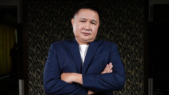 สัมภาษณ์ ‘น้าติ่ง’ กับการเดินทางผ่านเสียง กว่าจะเป็นนักพากย์เสียงไทย ‘สุดติ่ง’