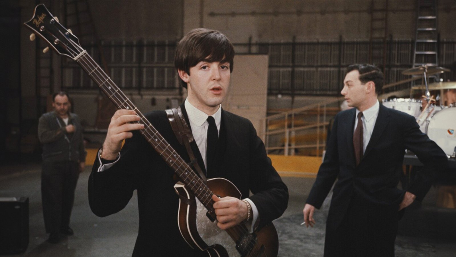 พบกีตาร์เบสในตำนานของ Paul McCartney แห่งวง The Beatles ที่สูญหายกว่าครึ่งทศวรรษแล้ว!