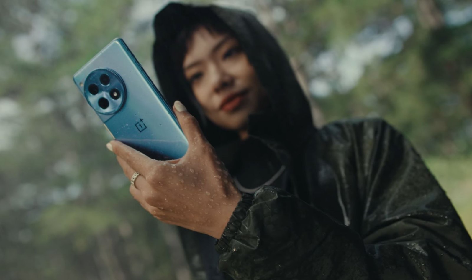 เทคโนโลยี ‘Aqua Touch’ ทำให้ OnePlus 12 ตอบสนองการสัมผัสขณะจอเปียกได้ดีและแม่นยำจริง!