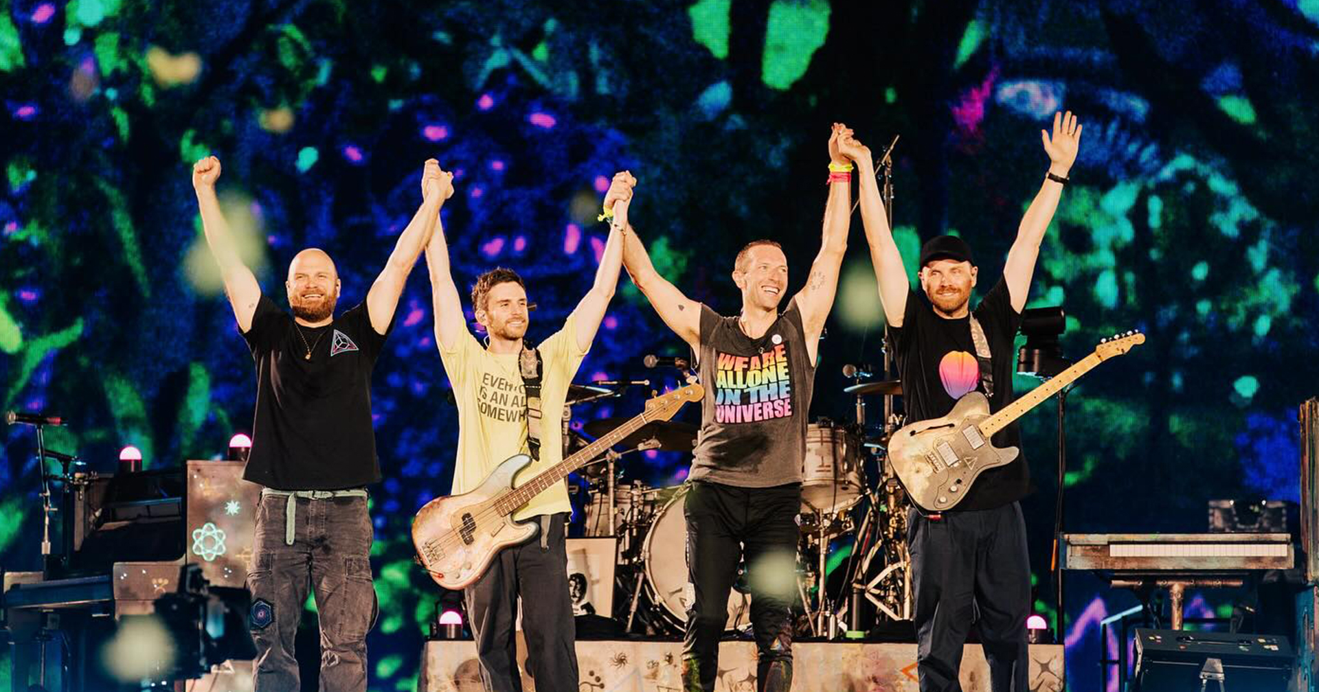 รีวิวคอนเสิร์ต Coldplay โชว์ ‘เล่นแสง’ สุดละลานตา เหนือจินตนาการ