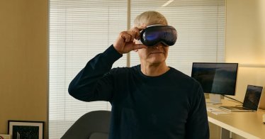 Tim Cook เล่าประสบการณ์ Apple Vision Pro รุ่นต้นแบบเมื่อ 8 ปีก่อน “นี่คืออนาคตของคอมพิวเตอร์”