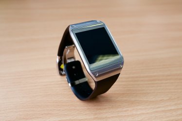 ลือ Samsung จะผลิต Galaxy Watch จอสี่เหลี่ยมอีกครั้งหลังผ่านมา 10 ปี!