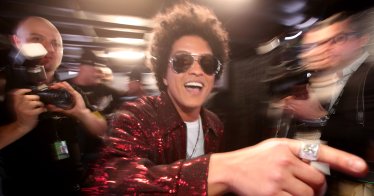 Bruno Mars อดีตเด็กเกาะ ยอดนักร้อง ที่ทำเพลงไหนก็ ‘มา’