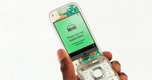 Heineken จับมือ Bodega เปิดตัว Boring Phone สะท้อนความเรียบง่ายของโทรศัพท์มือถือ