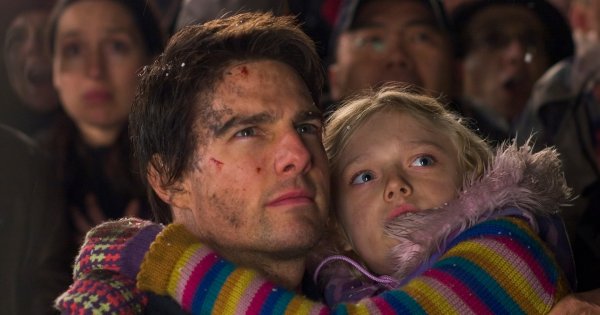 Tom Cruise เคยมอบของขวัญให้ Dakota Fanning ในกองถ่าย ‘War of the Worlds’ และยังส่งของขวัญวันเกิดให้ทุกปีจนถึงปัจจุบัน