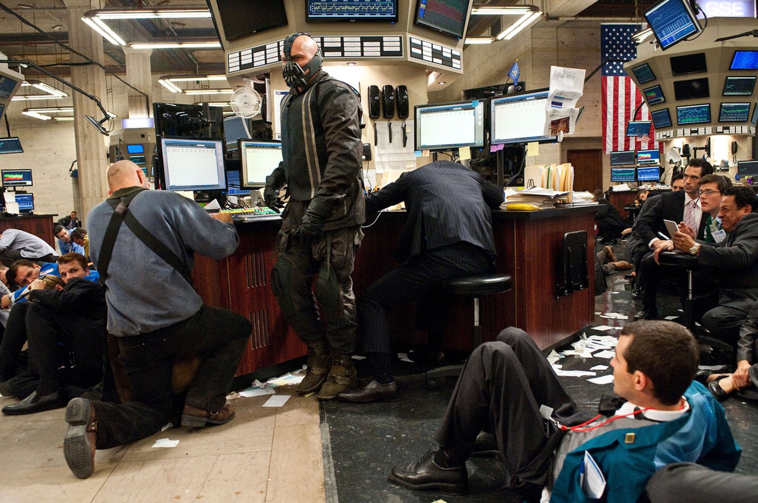 Jonathan Nolan ไม่อยากได้ Bane เป็นวายร้ายใน 'The Dark Knight Rises ...