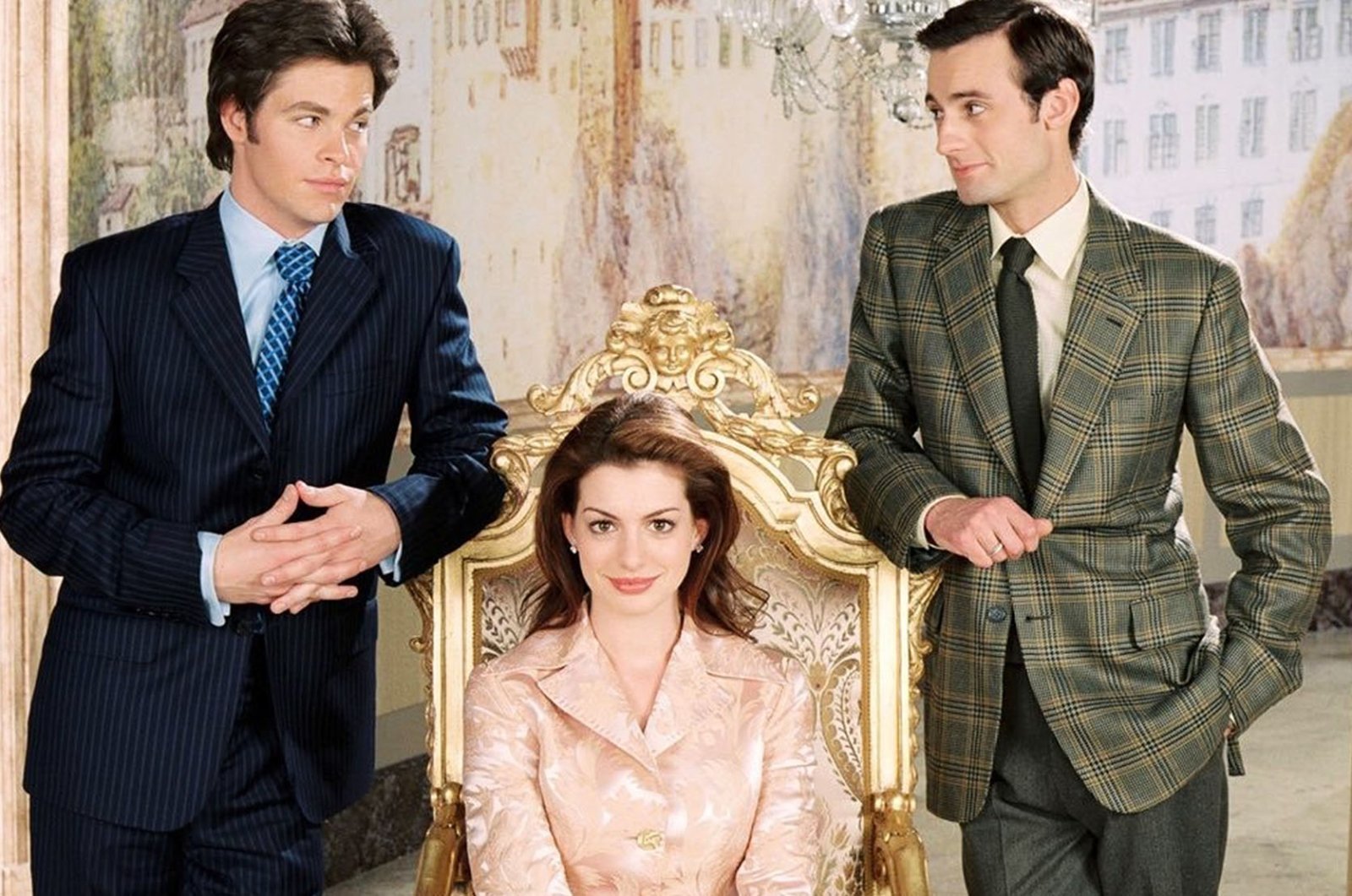 Anne Hathaway Chris Pine in The Princess Diaries 2 Royal Engagement