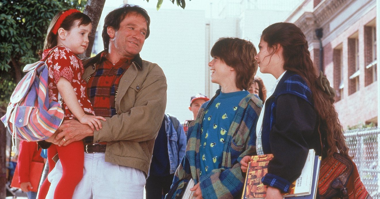 Robin Williams, Lisa Jakub, Matthew Lawrence, and Mara Wilson in Mrs. Doubtfire (1993)