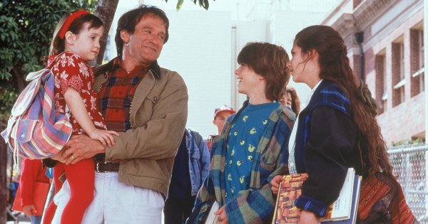Robin Williams ส่งจดหมายหาครูใหญ่ เพื่อขอร้องไม่ให้ไล่นักแสดงเด็กใน ‘Mrs. Doubtfire’ ออกจากโรงเรียน