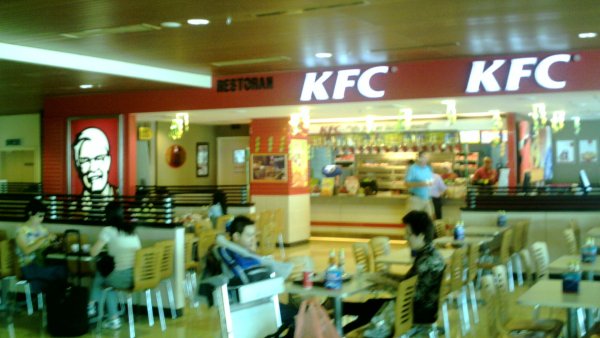 ชาวมาเลเซียบอยคอต KFC จนต้องปิดร้านไปกว่า 100 สาขา