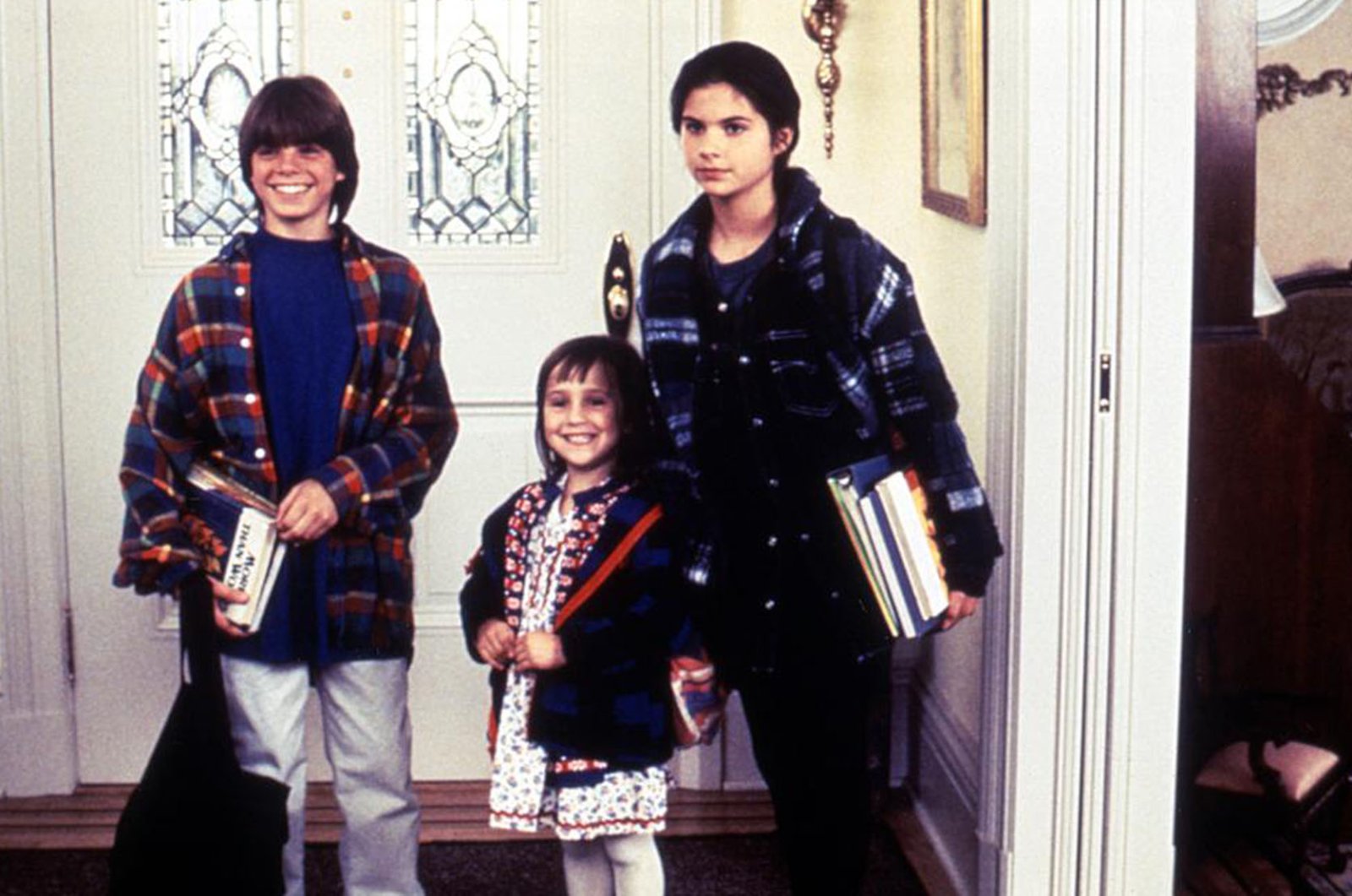 Robin Williams, Lisa Jakub, Matthew Lawrence, and Mara Wilson in Mrs. Doubtfire (1993)