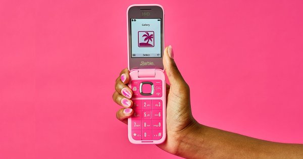 HMD เปิดตัว Barbie Phone สีชมพูสุดหวานในสไตล์เรโทรอันเป็นเอกลักษณ์