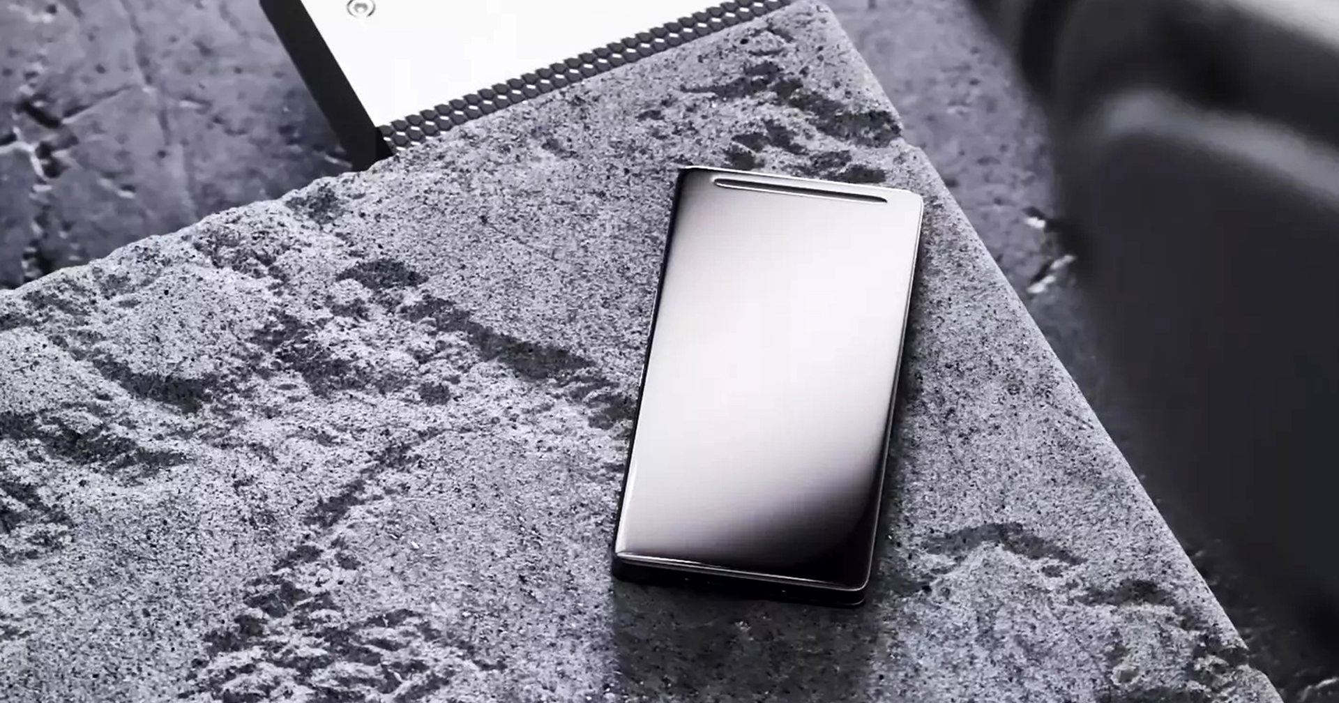 Corning เปิดตัวกระจกกันรอย Gorilla Glass Ceramic เสริมแกร่งด้วยส่วนวัสดุเซรามิก