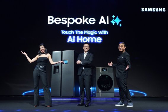 เปิดตัว Bespoke AI Side-by-Side มากับ AI Home Display ที่ฉีกกฎตู้เย็นแบบเดิม ๆ โดยมี หนุ่ย-พงศ์สุข และก้อย-อรัชพร สาธิตความเจ๋ง